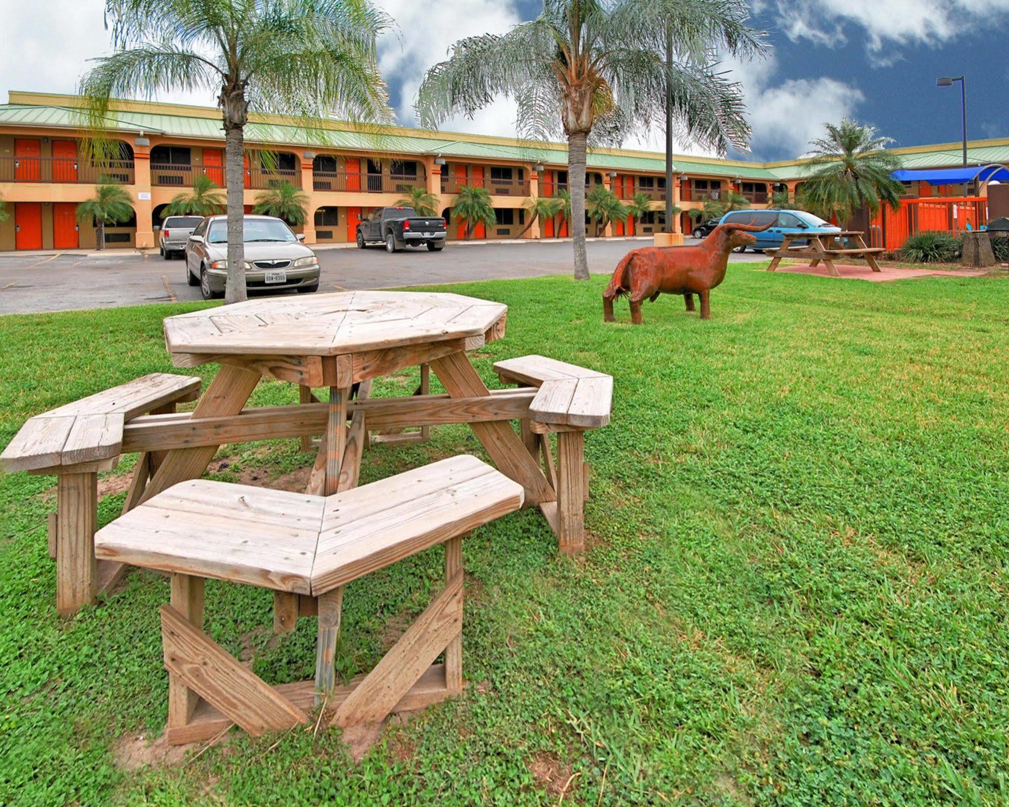 Texas Inn Harlingen Luaran gambar